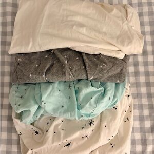 Bundle of 4 SNOO baby bassinet fitted sheets - White, Gray, Mint Stars